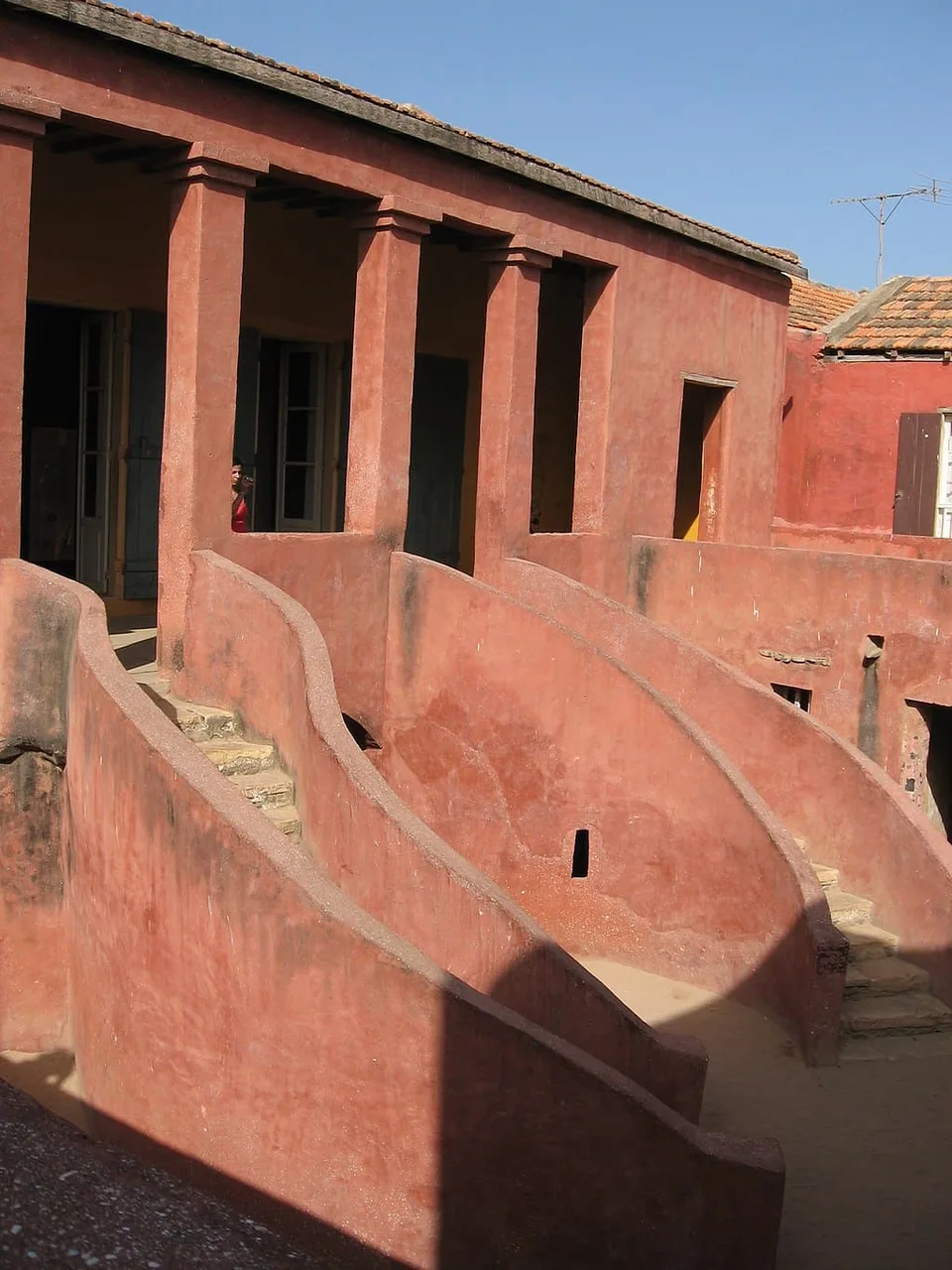 Façade de la Maison des Esclaves à Gorée, symbole de la traite négriÚre atlantique