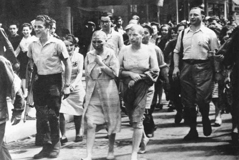 Femmes tondues à Paris durant l’épuration de l’été 1944