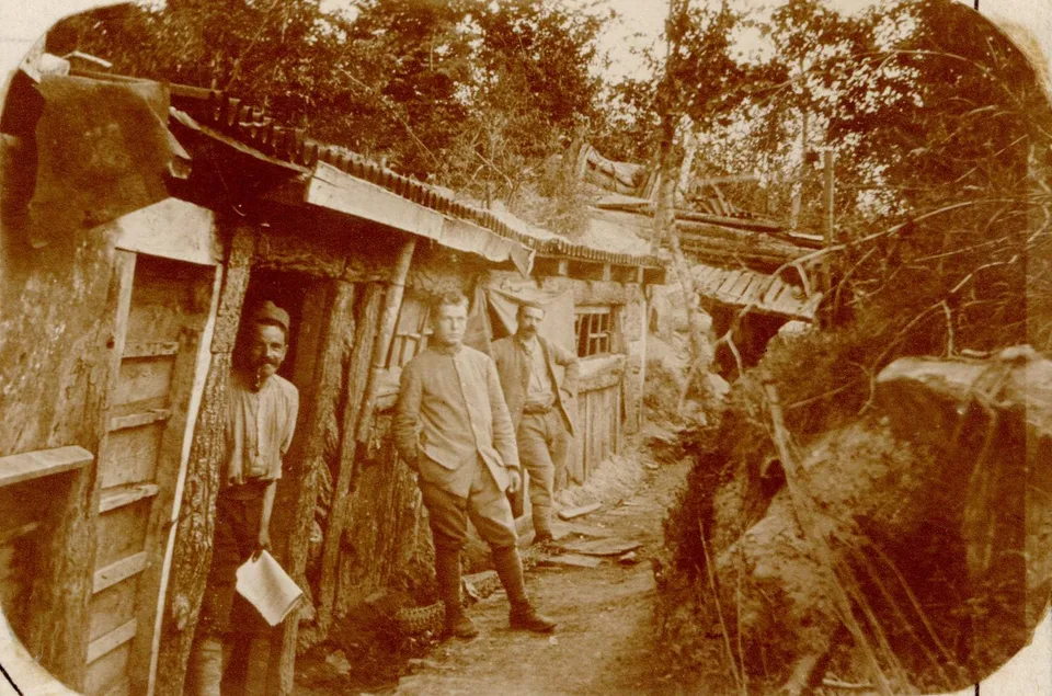 Soldats français dans une tranchée allemande capturée au Chemin des Dames en 1917