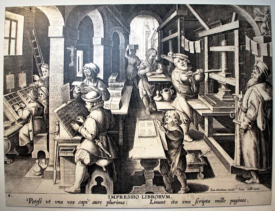 Gravure montrant un atelier d’imprimerie avec compositeurs, encrage et presse à bras au XVIe siècle