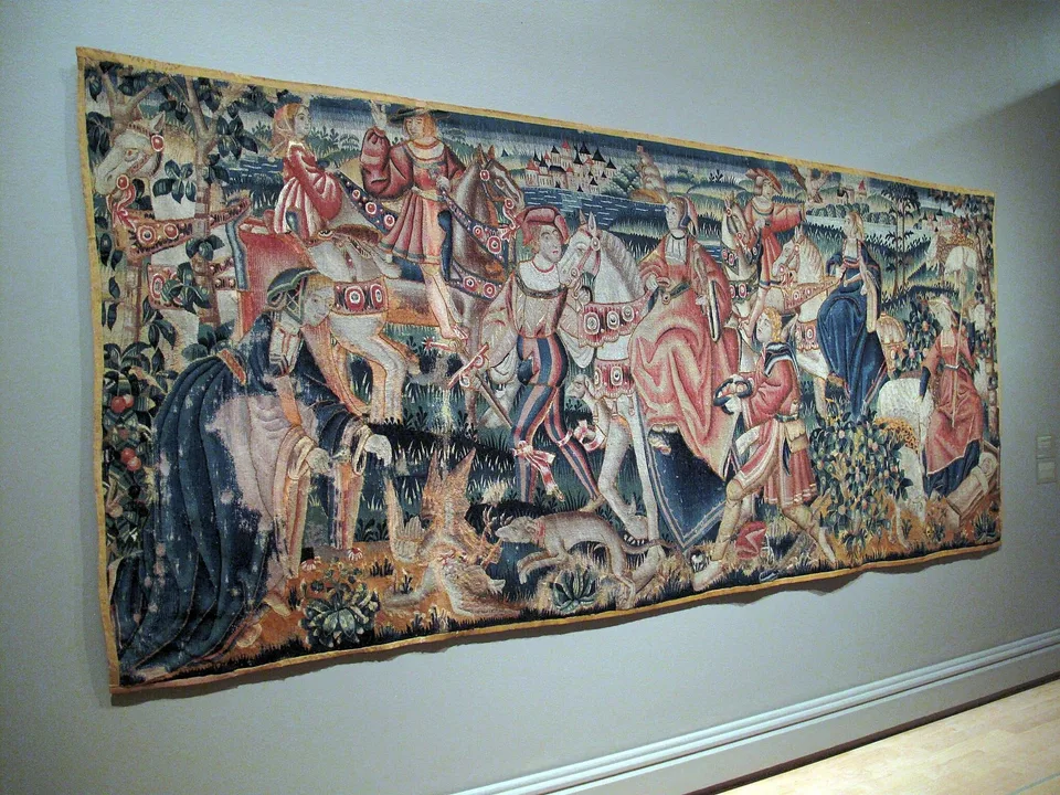 Tapisserie du XVe siècle montrant une chasse à cheval avec nobles et serviteurs