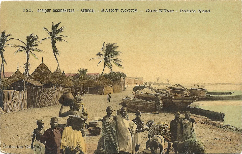 Carte postale ancienne de Saint-Louis du SĂ©nĂ©gal, illustrant lâimplantation coloniale française