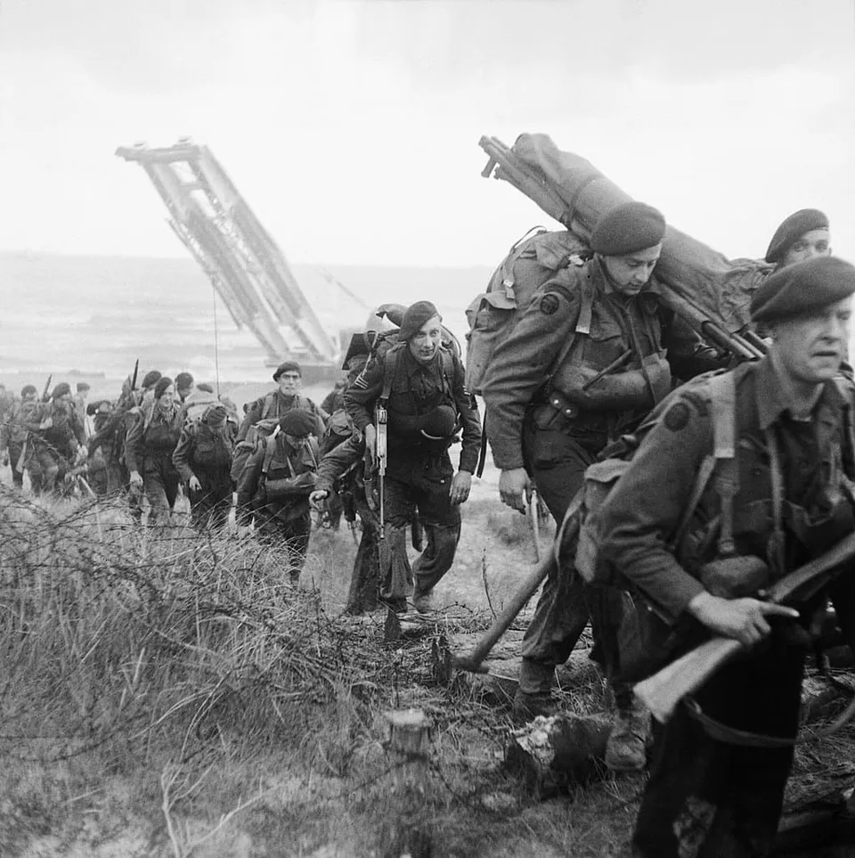 DĂ©barquement 1944 : commandos britanniques remontent lâintĂ©rieur depuis Sword Beach