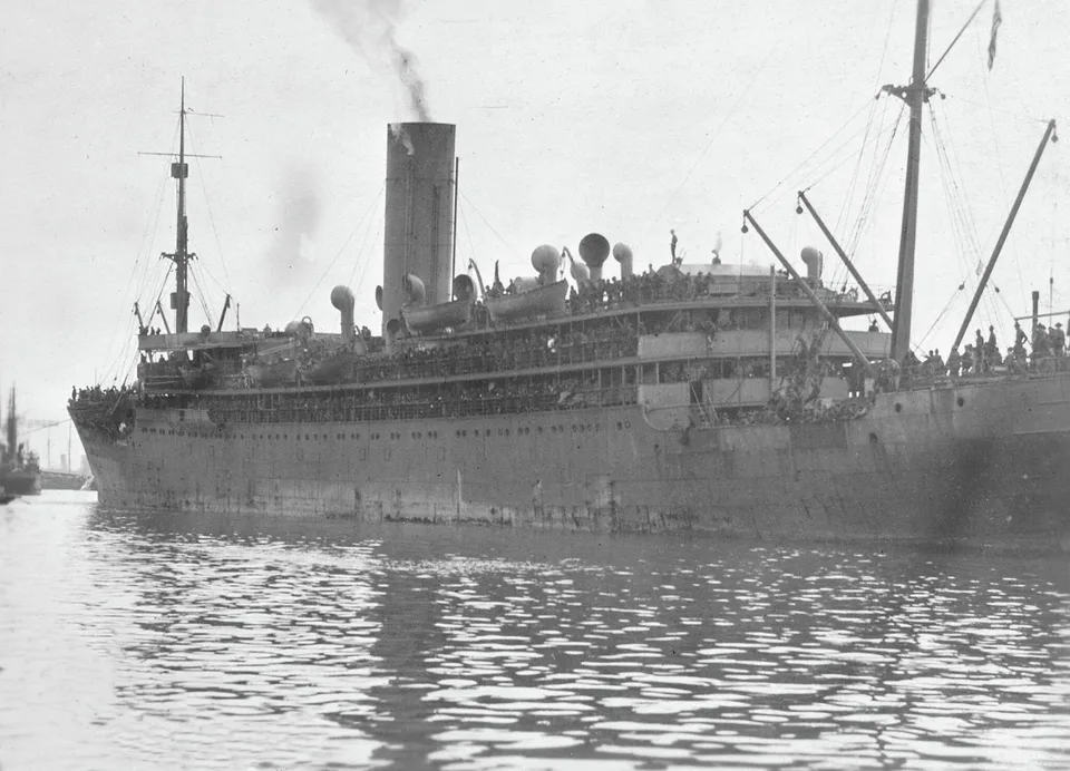 Transport américain Tenadores accostant à Saint-Nazaire le 28 juin 1917