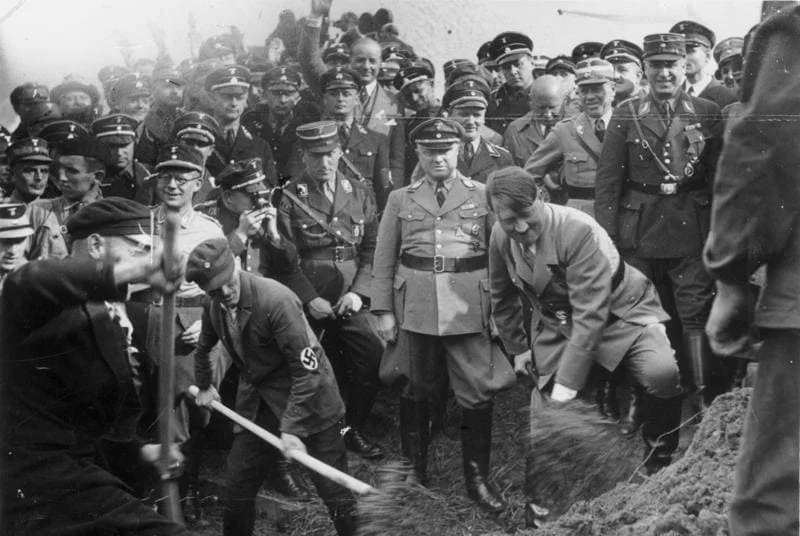 Hitler et le nazisme, premier coup de pioche des Reichsautobahnen
