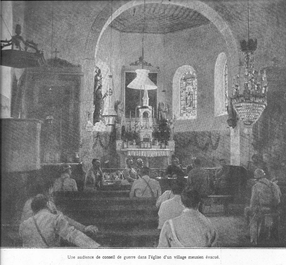 Audience d’un conseil de guerre dans une église meusienne évacuée en 1917