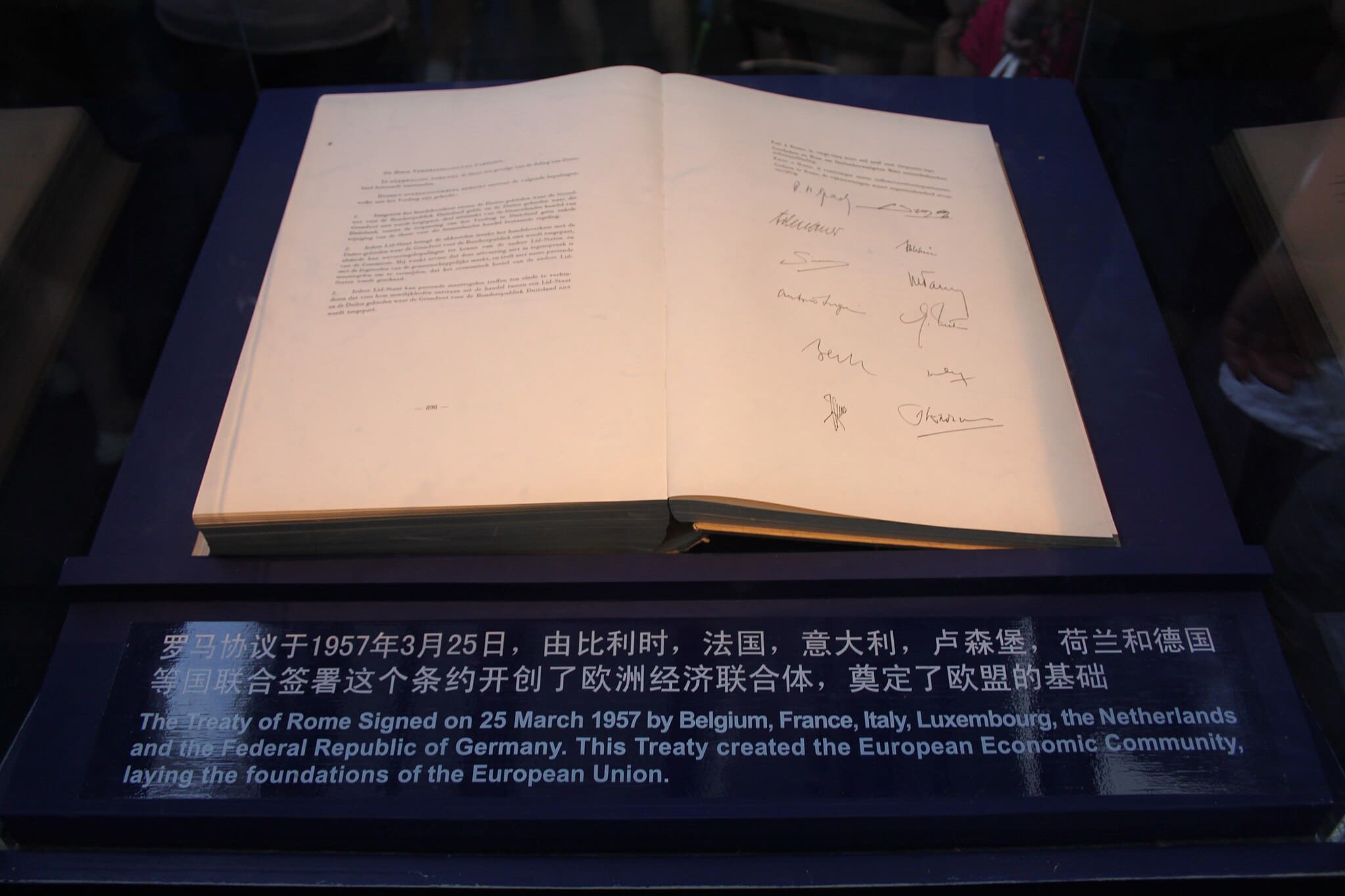 Document original signé du Traité de Rome en 1957, acte fondateur de la Communauté économique européenne
