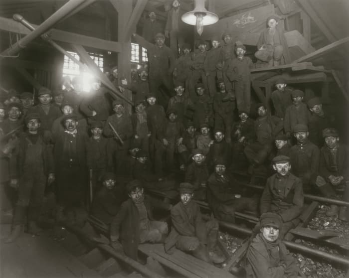 Enfants travaillant dans un broyeur de charbon dans la Pennsylvanie industrielle en 1912