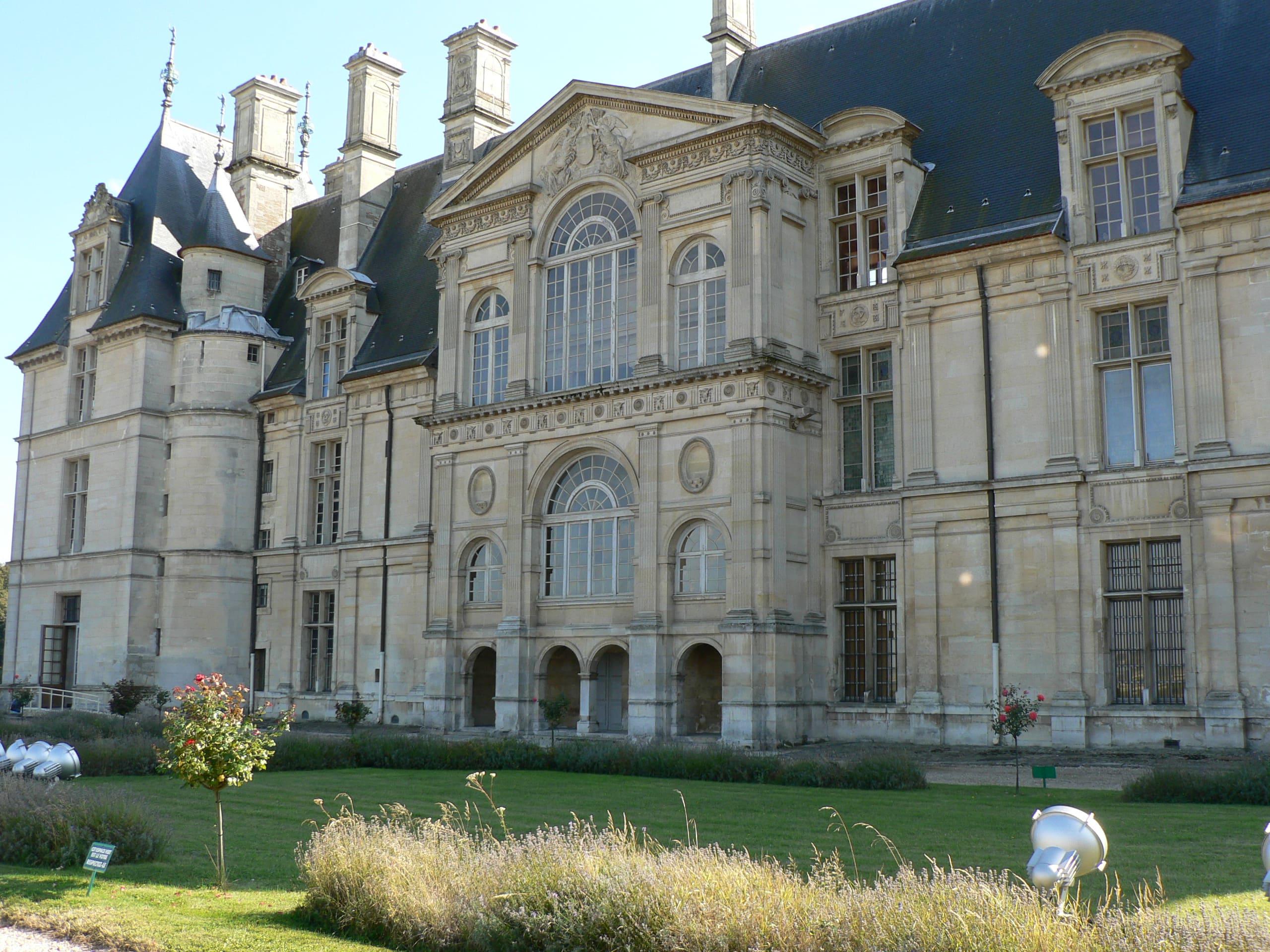 Façade du château d’Écouen, exemple d’architecture Renaissance française du XVIᵉ siècle.