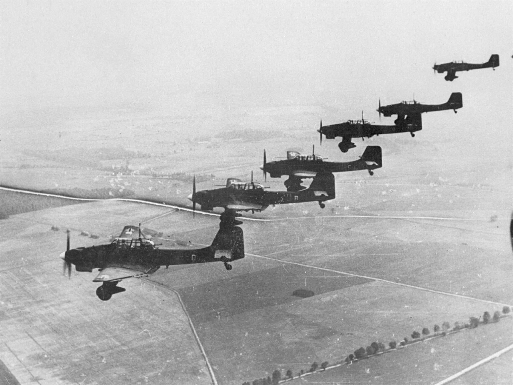 Blitzkrieg : formation de Stuka Ju 87 appuyant les chars