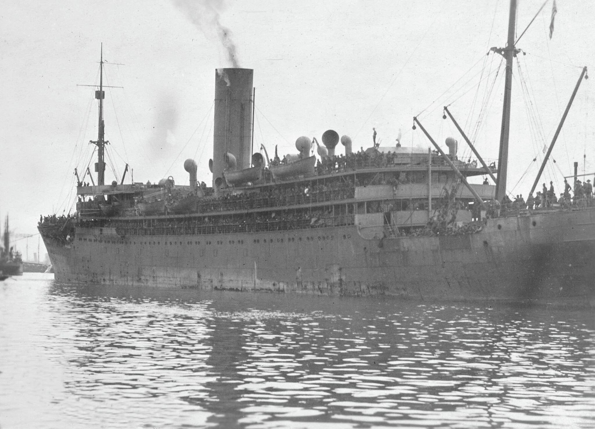 Transport américain Tenadores accostant à Saint-Nazaire le 28 juin 1917