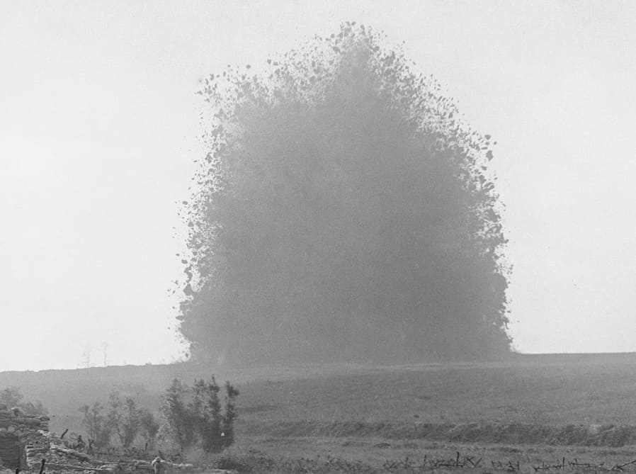 Explosion de la mine sous la redoute de Hawthorn Ridge lors de la bataille de la Somme
