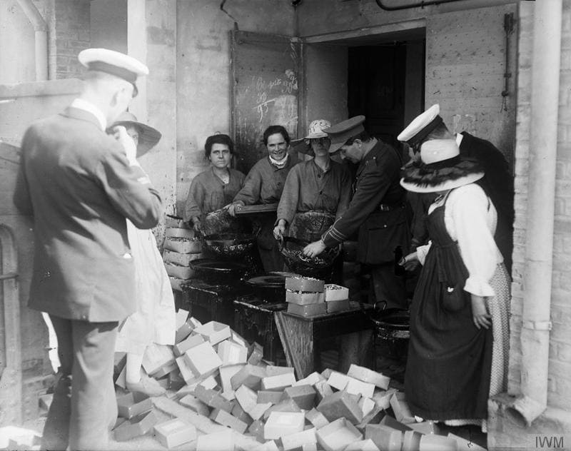 Femmes dans une usine d’armement en France pendant la Première Guerre mondiale